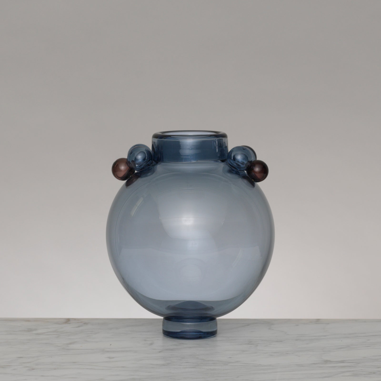 Blu, Large