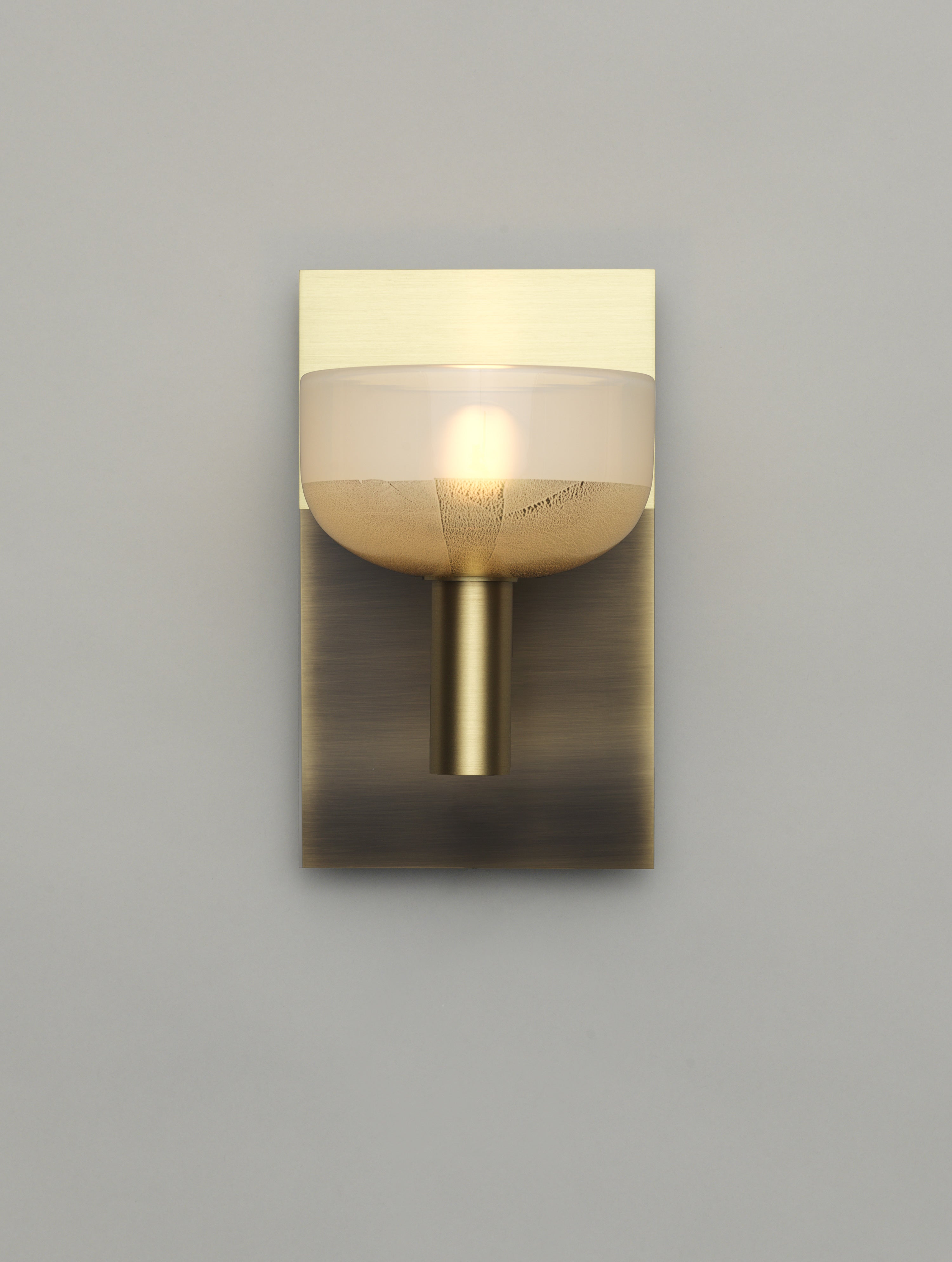 Chiaro e Scuro Sconce in Antique Brass, Large