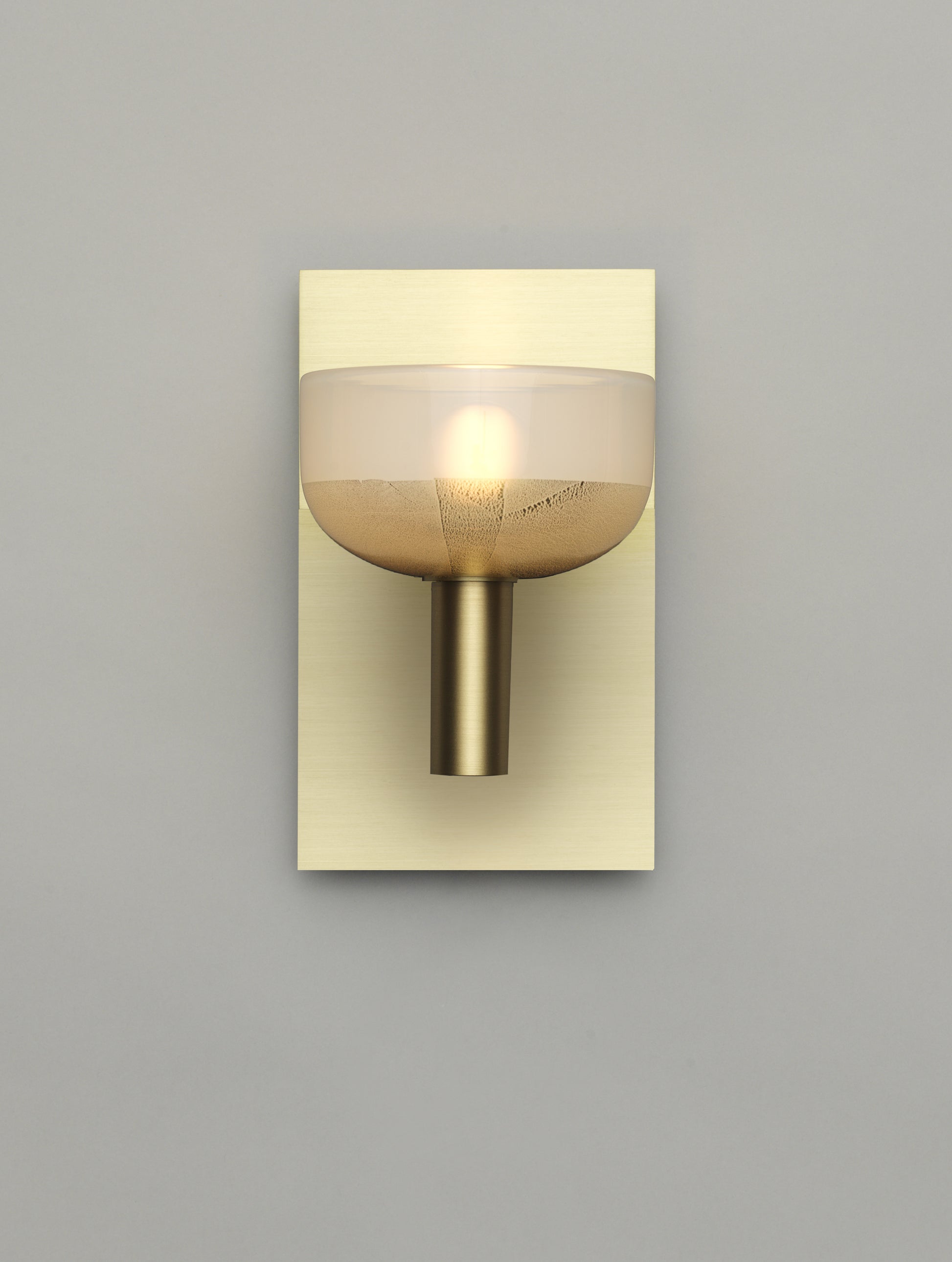 Chiaro e Scuro Sconce in Brushed Brass, Large