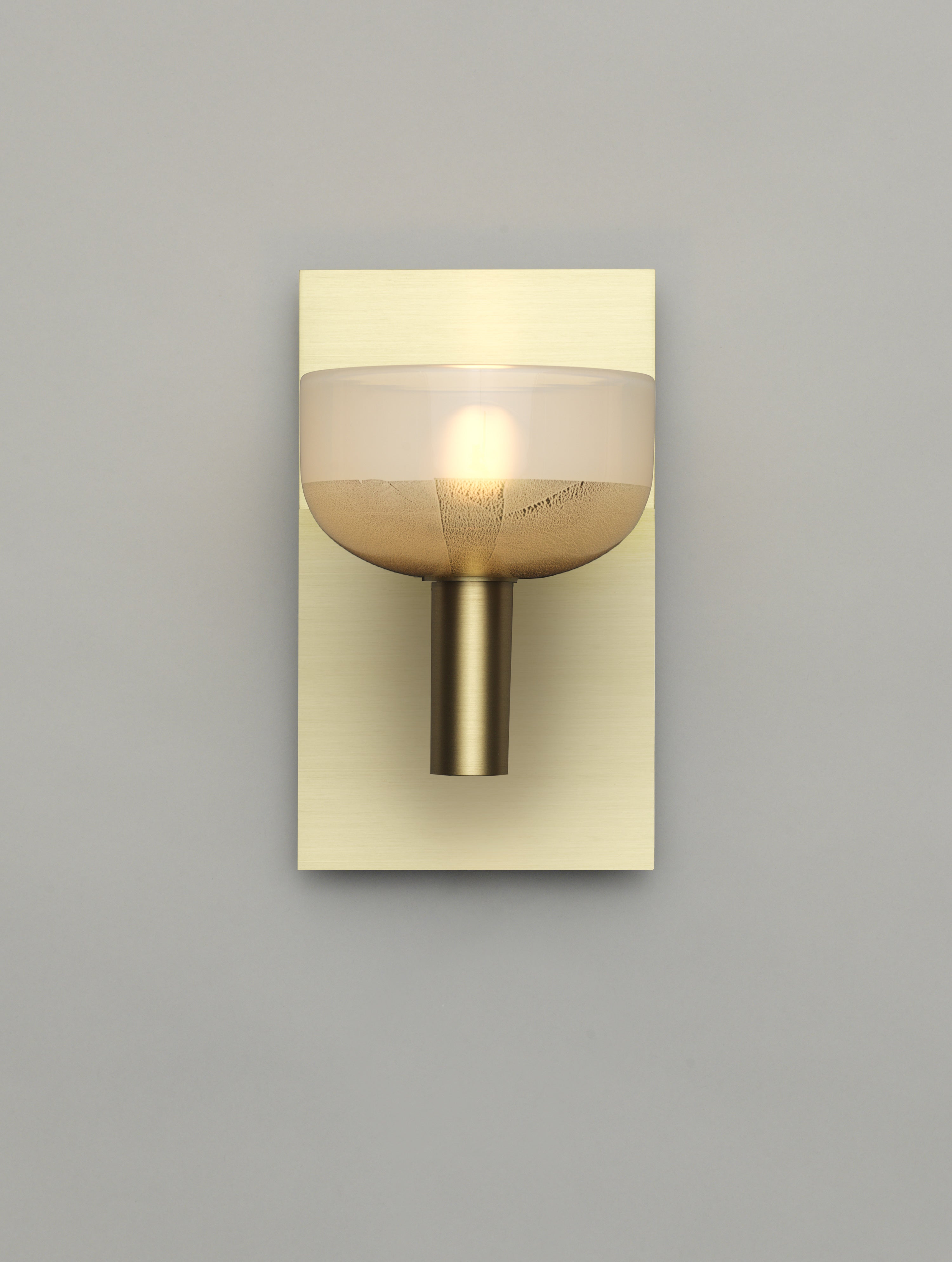 Chiaro e Scuro Sconce in Brushed Brass, Large